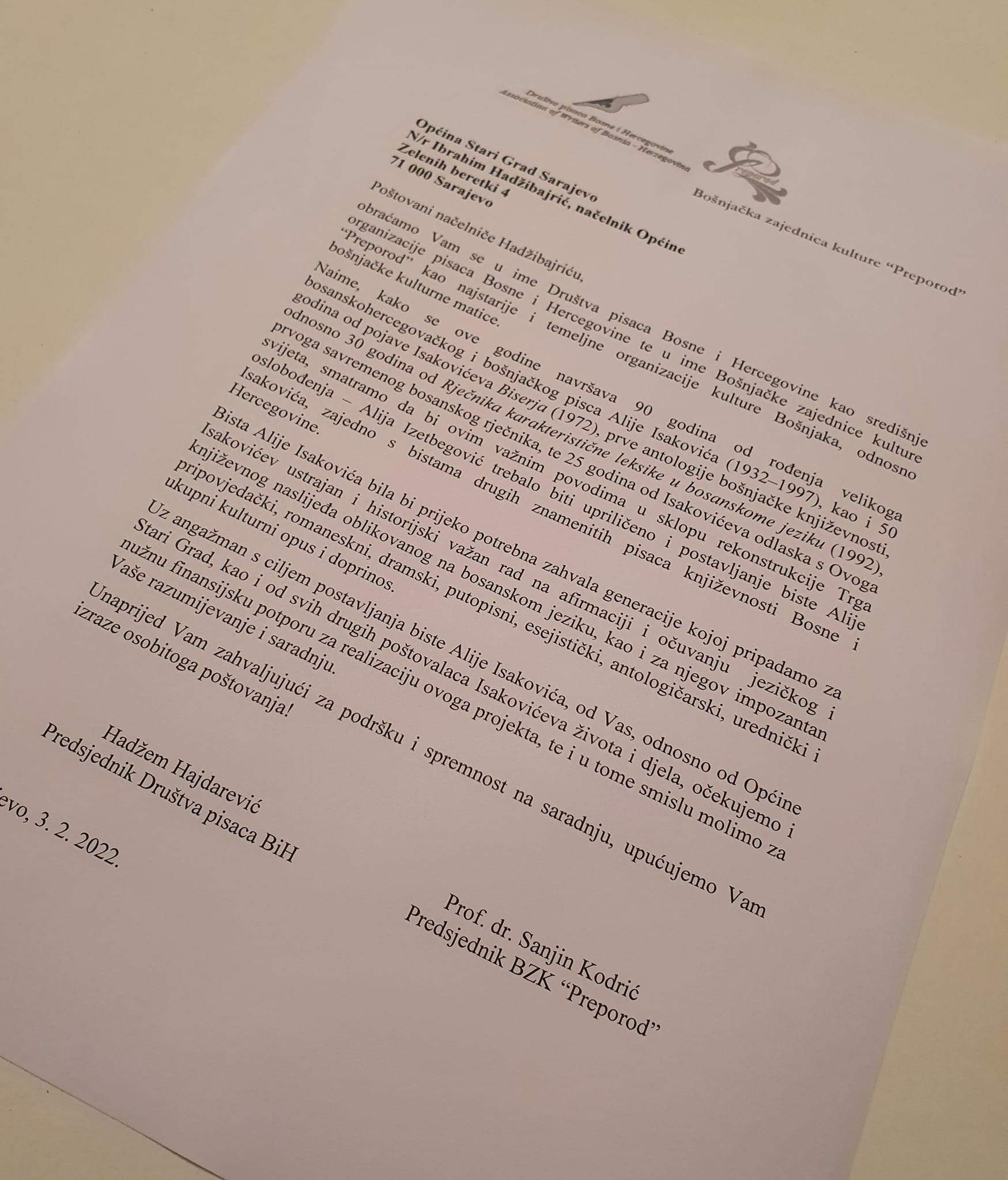 alija isakovic bista.jpg - Bista Alije Isakovića postavljena u Sarajevu